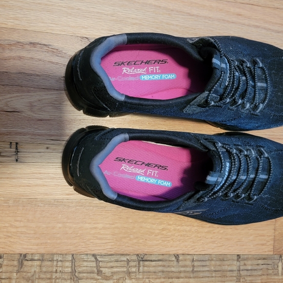 Skechers walking shoes - Picture 2 of 8